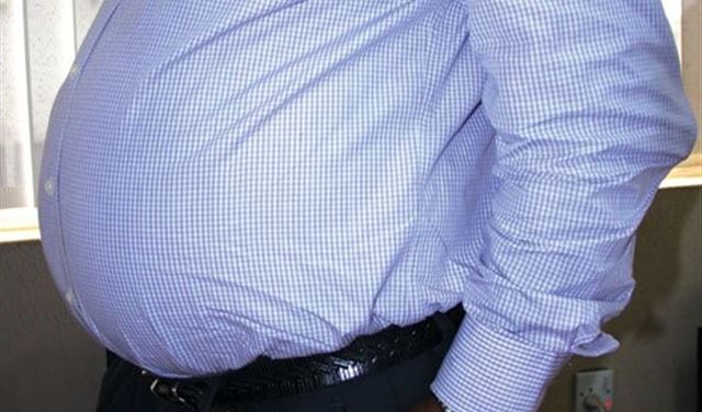 ملعقة من هذا الشراب تخلّصك من دهون البطن!