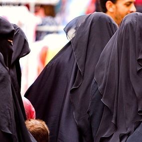 "داعش" يخرق قوانينه لاستعباد النساء جنسياً