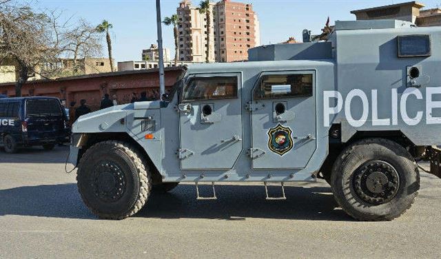 مصرية تستعين بـ 20 شخصا لتحرير زوجها من الشرطة! مصرية تستعين بـ 20 شخصا لتحرير زوجها من الشرطة!
