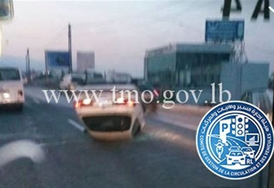 بالصورة: انقلاب سيارة على أوتوستراد عمشيت بالصورة: انقلاب سيارة على أوتوستراد عمشيت