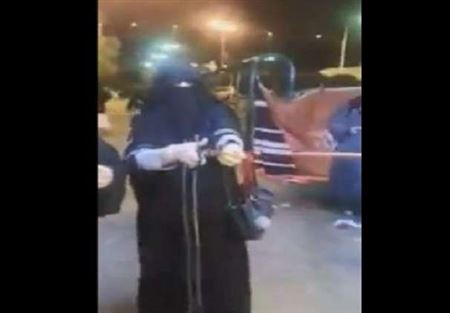 بالفيديو: ضجة في السعودية بعد رقص مسؤولة في مناسبة عامة بالفيديو: ضجة في السعودية بعد رقص مسؤولة في مناسبة عامة