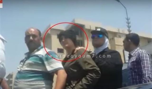 بالفيديو: اللبنانية منى المذبوح في طريقها للمحاكمة في مصر
