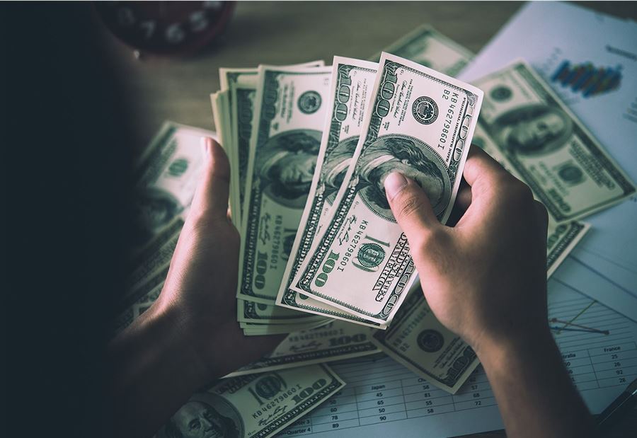 إرتفاعُ جنونيٌّ في سعر الدولار بـ"السوق السوداء"