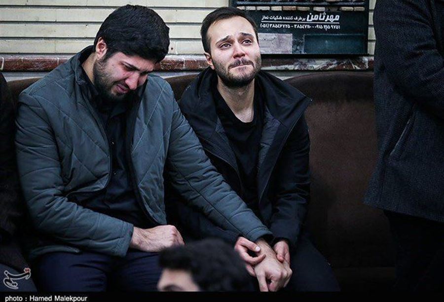 بالصور: نجل سليماني يبكيه