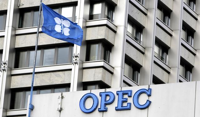اتفاق تاريخي.. أوبك تخفض إنتاجها والتنفيذ في يناير