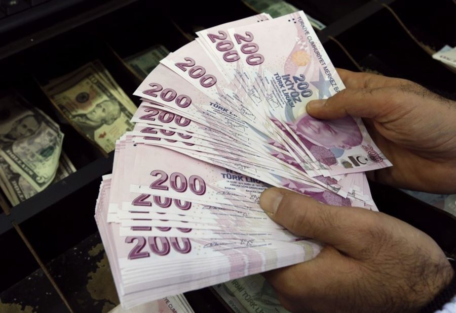 الليرة التركية تتعافى قبل اجتماع طمأنة المستثمرين