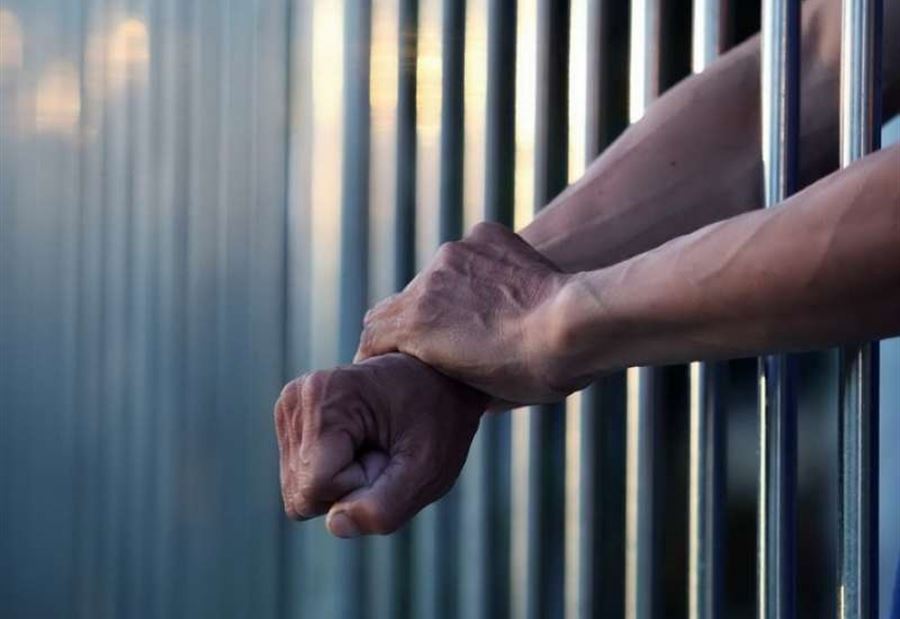 الجيش يوقف شخصين أطلقا النار على القوى الأمنية 