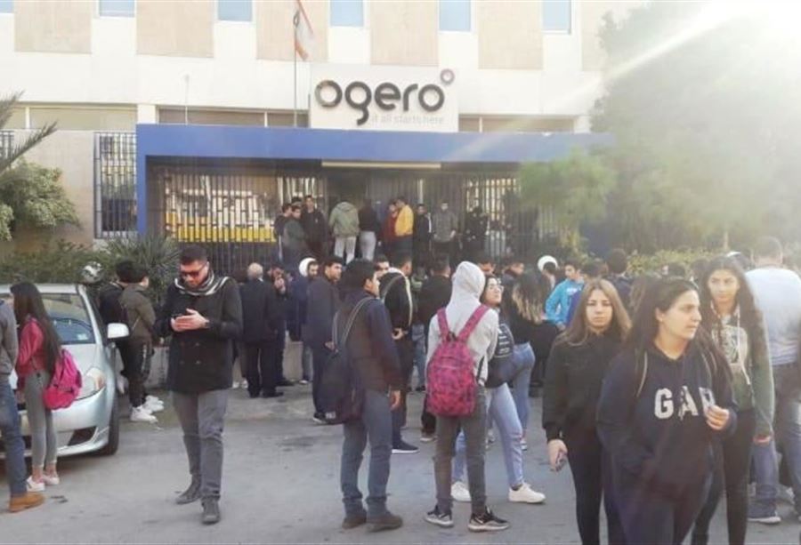 بالفيديو: طلاب جبيل يقفلون مركز أوجيرو