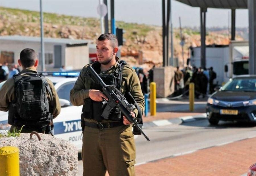 إغلاق بوابات المسجد الأقصى.. ومقتل فلسطيني في الخليل