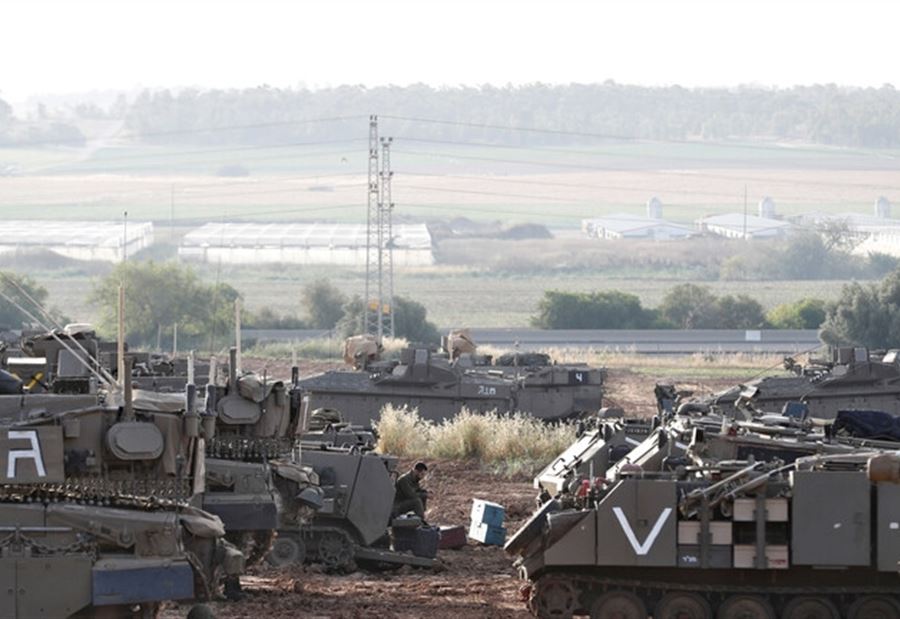 الجيش الإسرائيلي يعتقل 4 فلسطينيين عند حدود غزة الجيش الإسرائيلي يعتقل 4 فلسطينيين عند حدود غزة