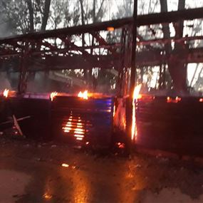 بالصورة: حريق في منتزه القرية في رأس العين  بالصورة: حريق في منتزه القرية في رأس العين