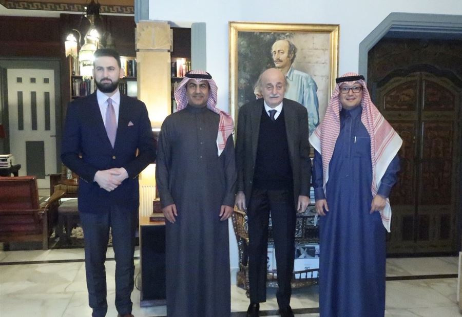 جنبلاط يغرد على هامش لقائه مع العلولا