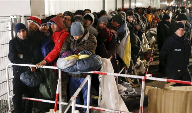 عائلة ألمانية تطلب اللجوء في روسيا هرباً من اللاجئين عائلة ألمانية تطلب اللجوء في روسيا هرباً من اللاجئين