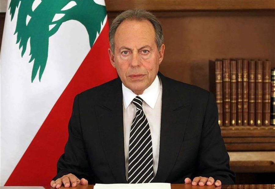 لحود ردًا على السنيورة: السرد التاريخي لا يحتمل التمويه