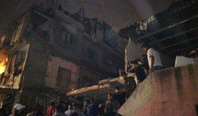 بالصور: انهيار جزء من مبنى في منطقة صبرا- الرحاب بالصور: انهيار جزء من مبنى في منطقة صبرا- الرحاب