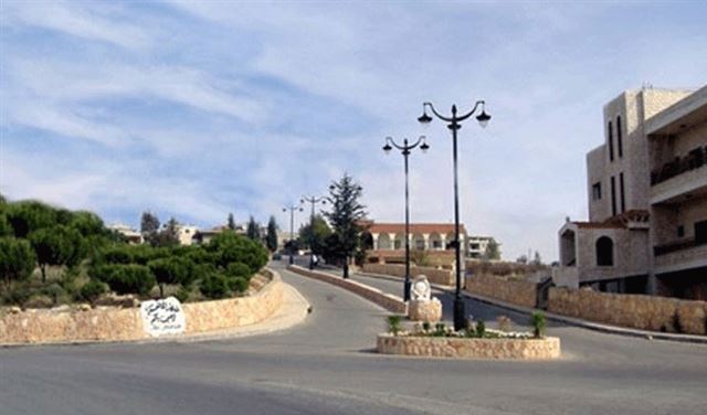 جثة داخل معرض سيارات في شهر الاحمر 