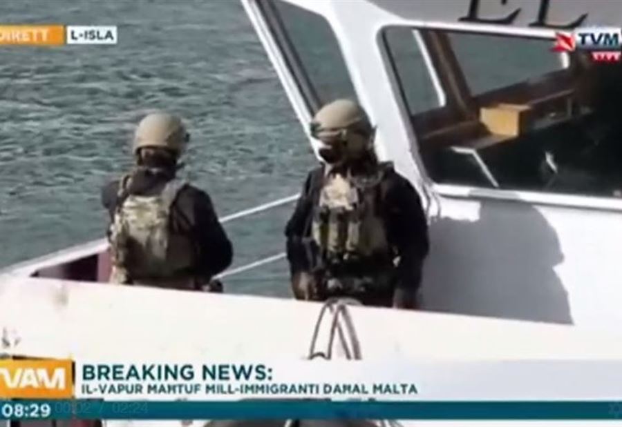 مهاجرون يختطفون سفينة شحن...والجيش المالطي يتدخل