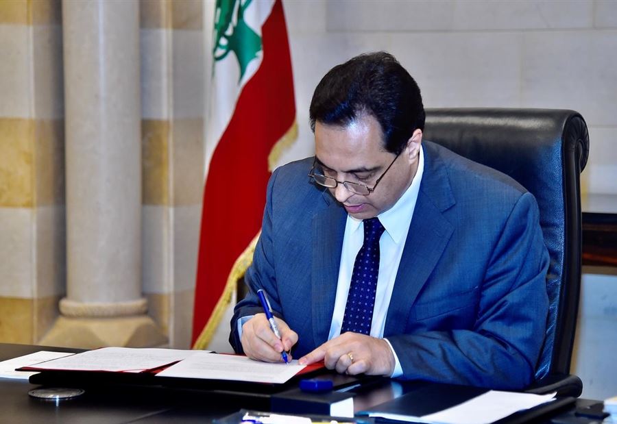 برقيةُ تهنئة من دياب إلى الرئيس الفرنسي 