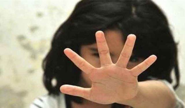قسّ خمسيني يغتصب ابنة الـ13! قسّ خمسيني يغتصب ابنة الـ13!