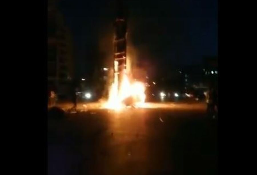 بالفيديو: إحراقُ قبضةِ الثورة في وسط بيروت 
