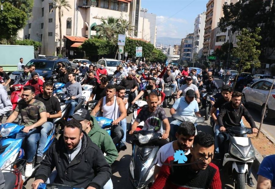 بالفيديو والصور: مسيرة تضامنية مع الحريري في بيروت