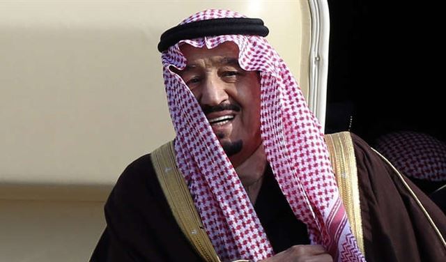 العاهل السعودي: كأني ألاحظ تغيرا في طعم ماء زمزم