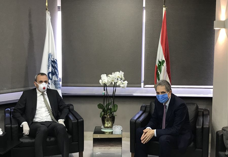 "التطورات المالية" بين وزني وسفير بريطانيا