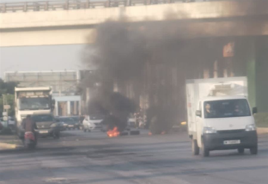 قطع السير قرب محطة محروقات الريشاني في الشويفات