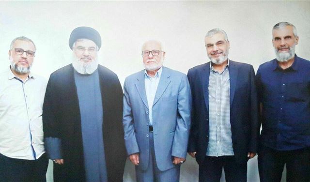 صورة لنصرالله وأشقّائه..