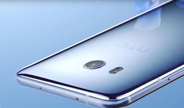 هاتف HTC الثوري.. اعصره بيدك حتى يستجيب