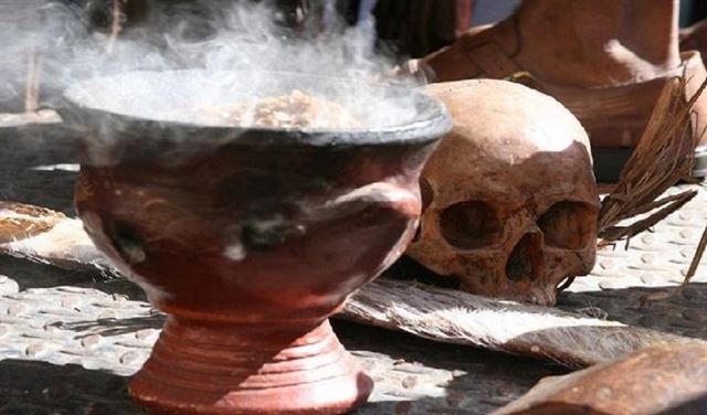ساحرة تهدد بقتل ترامب إذا لم يترك منصبه خلال شهر