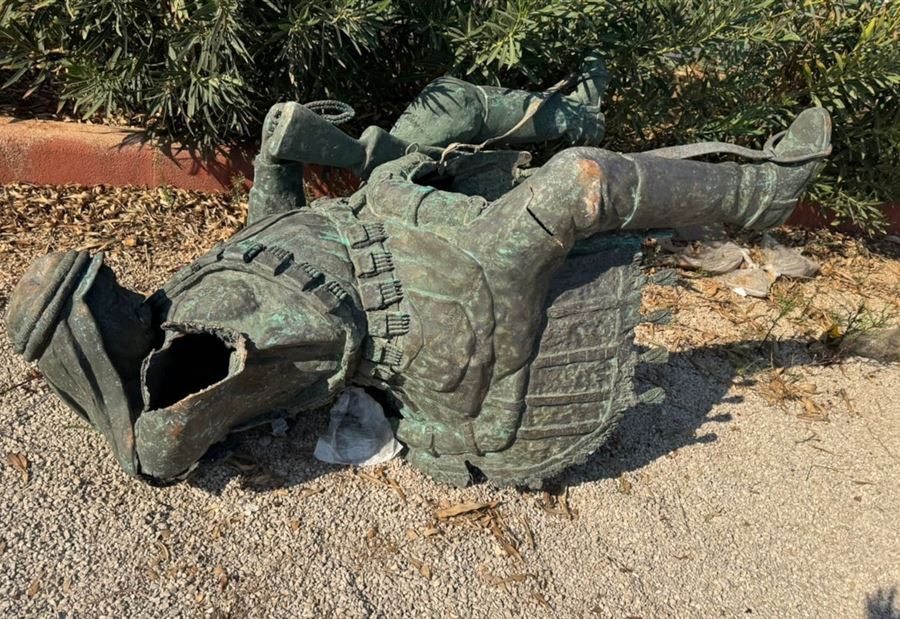 بعد تحطيم تمثال الأمير إرسلان... بيان من "الديمقراطي اللبناني" بعد تحطيم تمثال الأمير إرسلان... بيان من "الديمقراطي اللبناني"