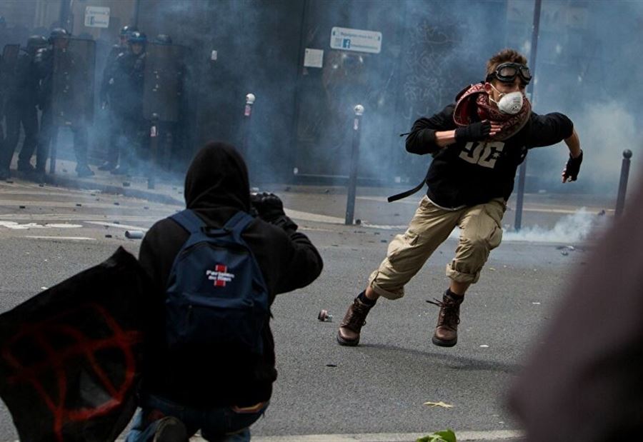 بالفيديو: مواجهاتٌ بين السائقين والشرطة في بريطانيا