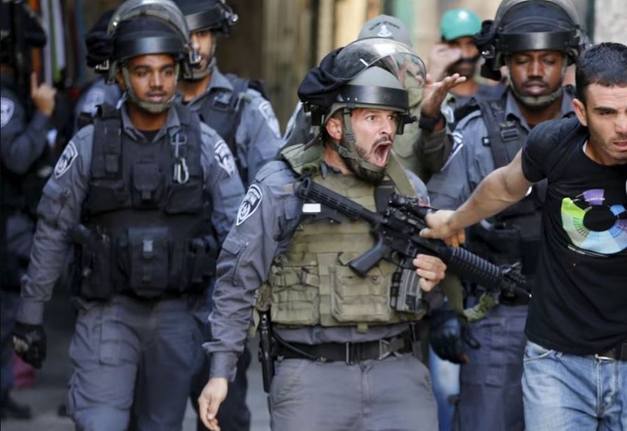 إسرائيل تعتقل 7 مقدسيين بتهمة التخطيط لاغتيالات بِأوامر من إيران إسرائيل تعتقل 7 مقدسيين بتهمة التخطيط لاغتيالات بِأوامر من إيران