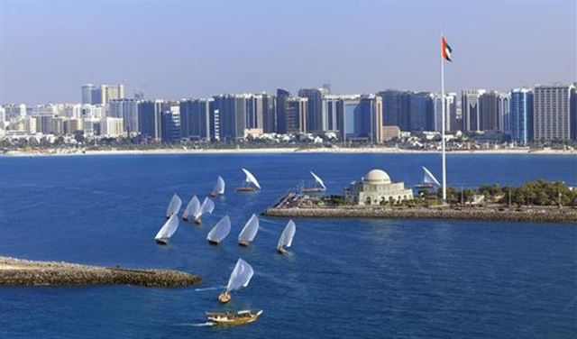 أبوظبي تستهدف جذب 4.9 مليون سائح في 2017 أبوظبي تستهدف جذب 4.9 مليون سائح في 2017