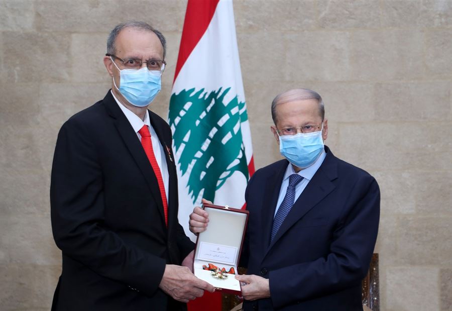 "وسامُ الأرزِ من رتبةِ كومندور" من عون إلى "الصّغير"