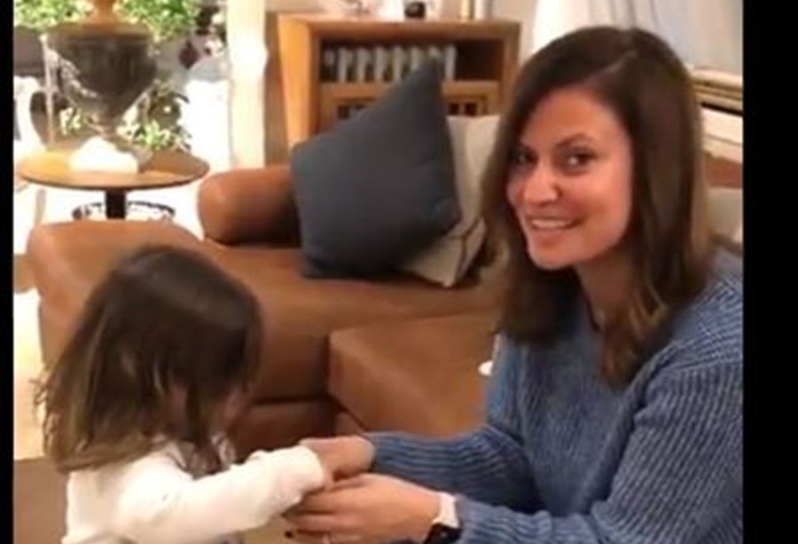 بالفيديو: إبنة ندى بستاني تُشارِكُها في حملة التوعية من "كورونا"