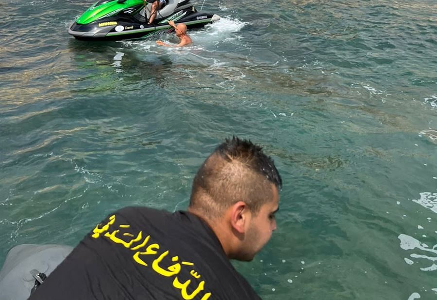 بالصور: عملية انقاذ على شاطئ المعاملتين