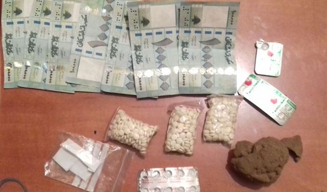 ضبط بحوزته كمية من المخدرات على حاجز رياق  ضبط بحوزته كمية من المخدرات على حاجز رياق