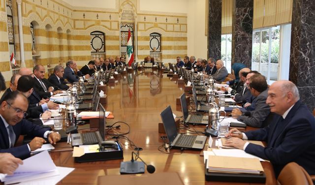 جلسة للحكومة في قصر بعبدا.. بدعوة من الحريري