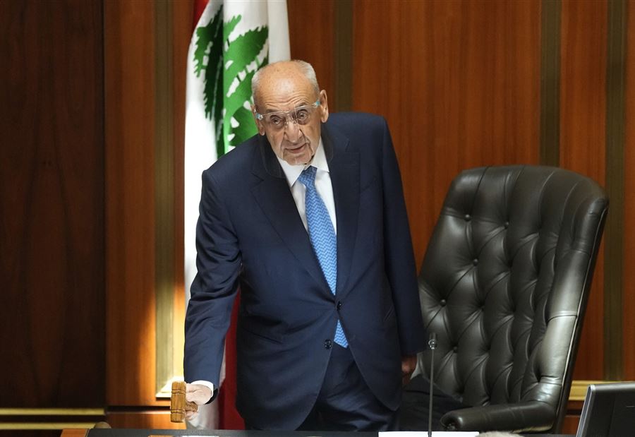 هذا ما يحصل عندما يطرق برّي بمطرقته
