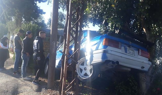 جريحان في حادث سير على طريق عام مركبا