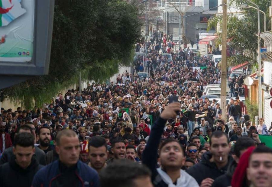 الجزائر.. موعد مع تظاهرات جديدة ضد "الولاية الخامسة" الجزائر.. موعد مع تظاهرات جديدة ضد "الولاية الخامسة"