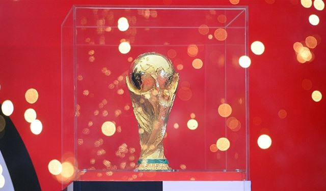 بالصورة: "كأس العالم" لم يسلم من تهريب المخدرات بداخله