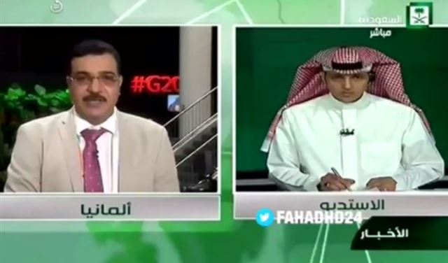 وقف مذيع سعودي بعد خطأ فادح على التلفزيون الرسمي وقف مذيع سعودي بعد خطأ فادح على التلفزيون الرسمي