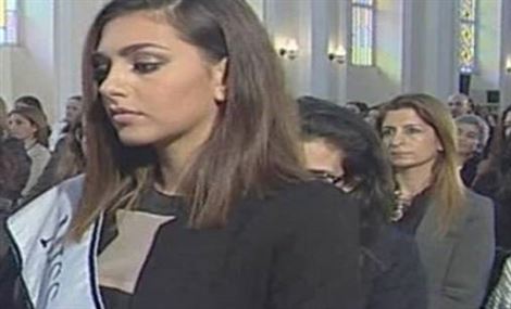 حقيقة ظهور ملكة جمال لبنان في الكنيسة بوشاحها
