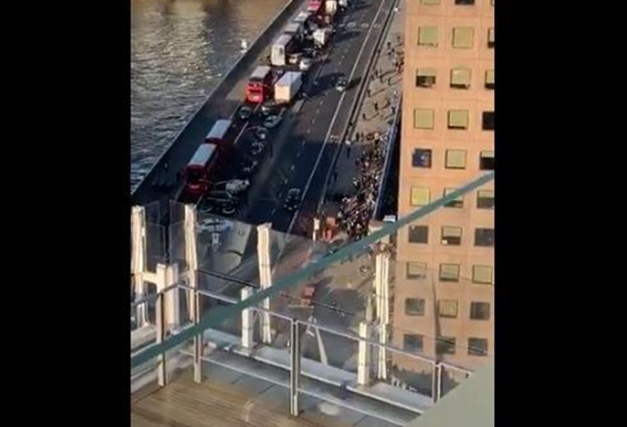 بالفيديو: قتيل في حادثة طعن بلندن