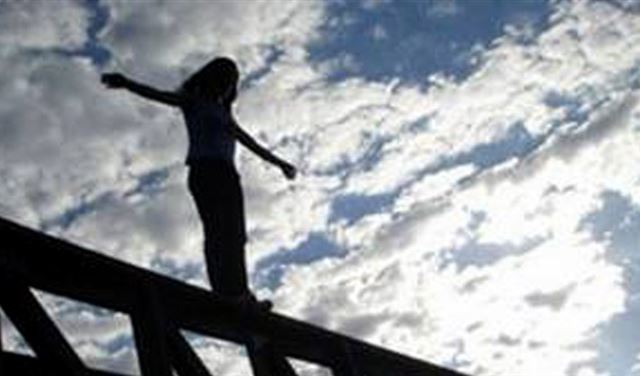 ابنة الـ 16 عاما.. القت بنفسها من الطابق السادس في بئر العبد