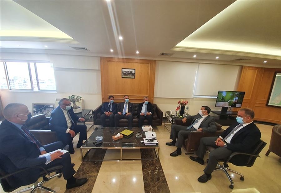 وزير الأشغال يُتابع موضوع النقل العام  وزير الأشغال يُتابع موضوع النقل العام