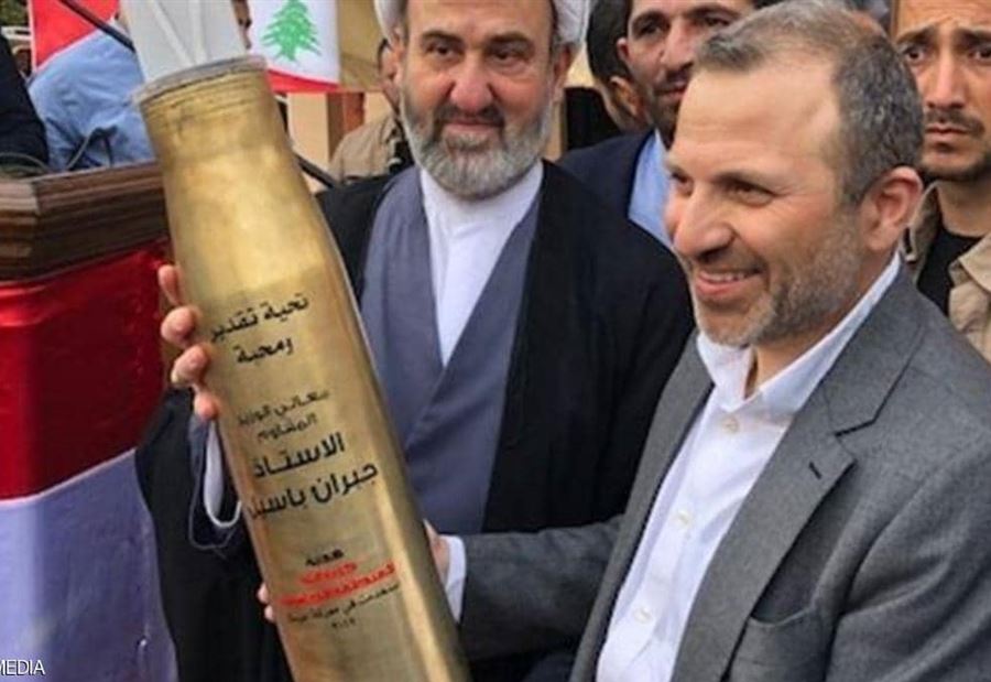 باسيل وقذيفة حزب الله... صورة أثارت غضبا واسعا
